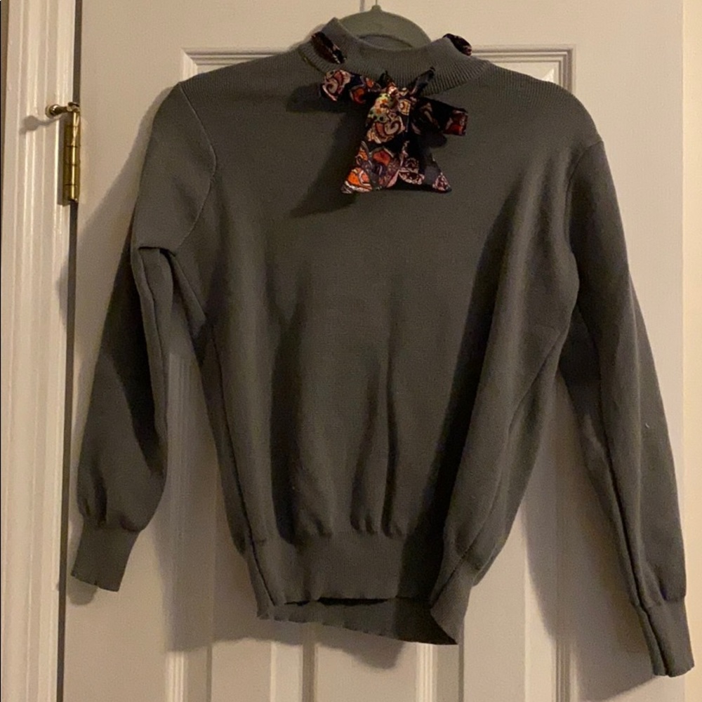 🔴3 for $15🔴SHEIN Grey Sweater with Silk Scarf